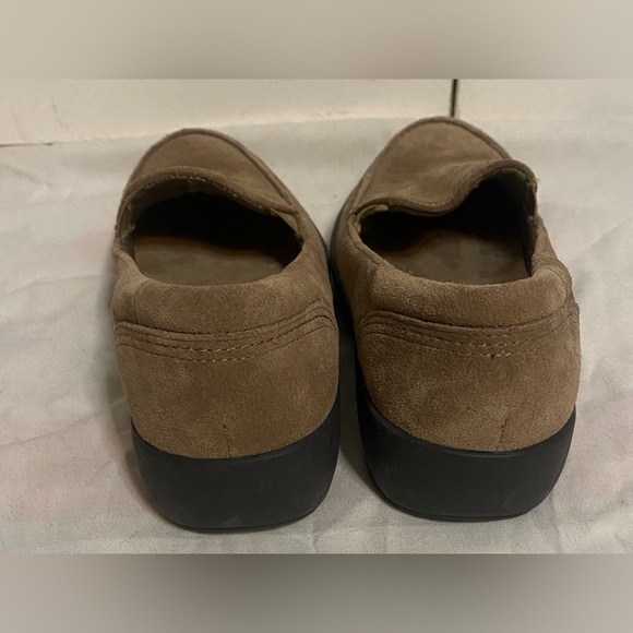 Easy Spirit Women's Karin Slip-On Loafer Taupe Size 6.5 - Picture 3 of 5